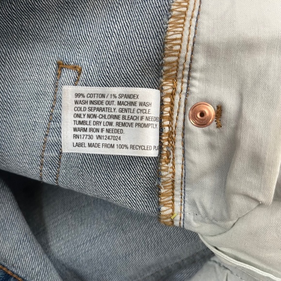 Wild Fable Distressed High Rise Mom Jeans Pants Denim ((size 4)) - Picture 9 of 9